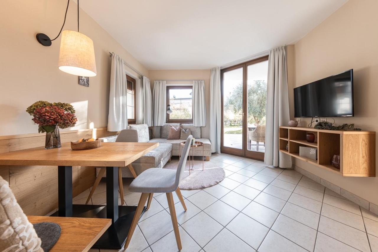 Weingut Weidlhof - Suite & Breakfast - Vacation For Wine Lovers كالدورا المظهر الخارجي الصورة